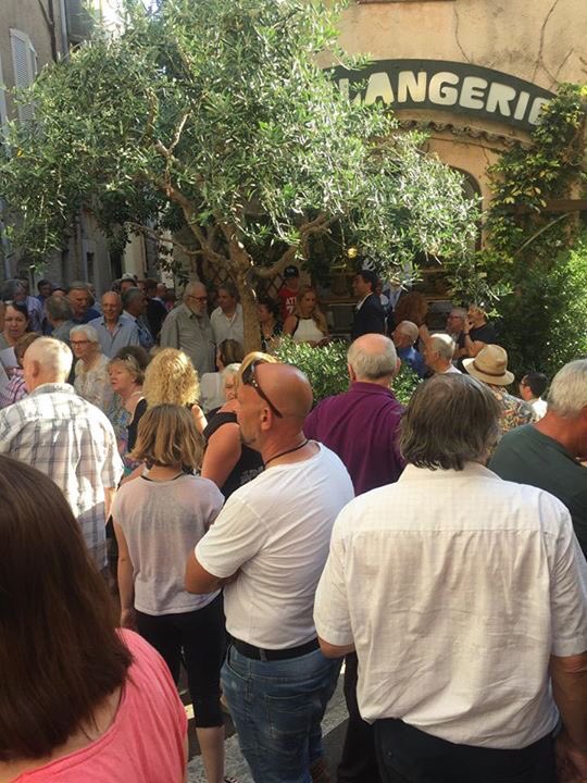 LRAntibes's tweet photo. #Antibes en force ce soir, au coeur de la vielle ville, pour apporter son soutien à @EricPAUGET1 et @AlexndraBorchio #Pauget2017 #Circo0607 https://t.co/SZbLgfIwJp