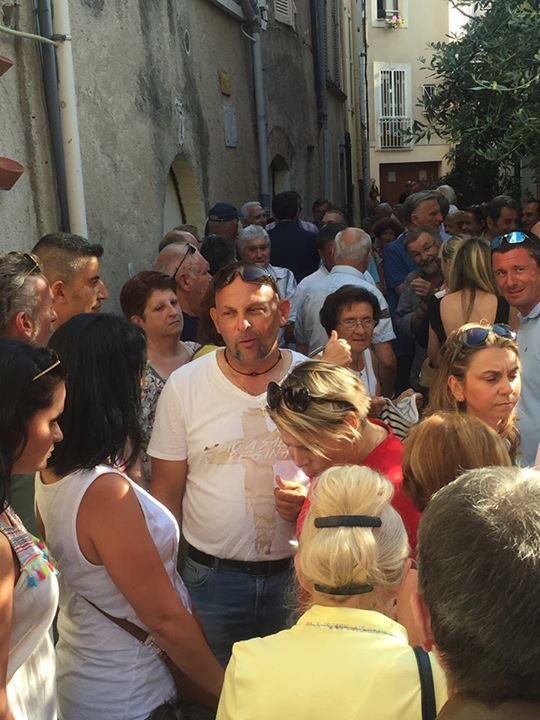 LRAntibes's tweet photo. #Antibes en force ce soir, au coeur de la vielle ville, pour apporter son soutien à @EricPAUGET1 et @AlexndraBorchio #Pauget2017 #Circo0607 https://t.co/SZbLgfIwJp