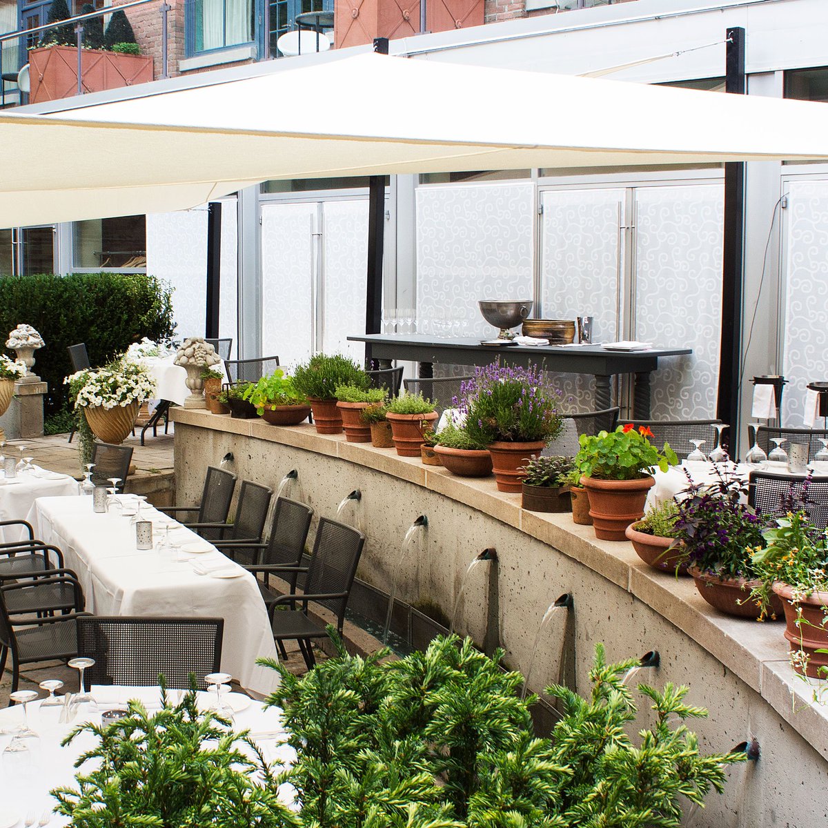 theivyatverity's tweet image. Where you’ll find us on #Fridays this summer… 
Dining on the beautiful #patio @georgeonqueen, located just beneath The Ivy. #FridayFeeling