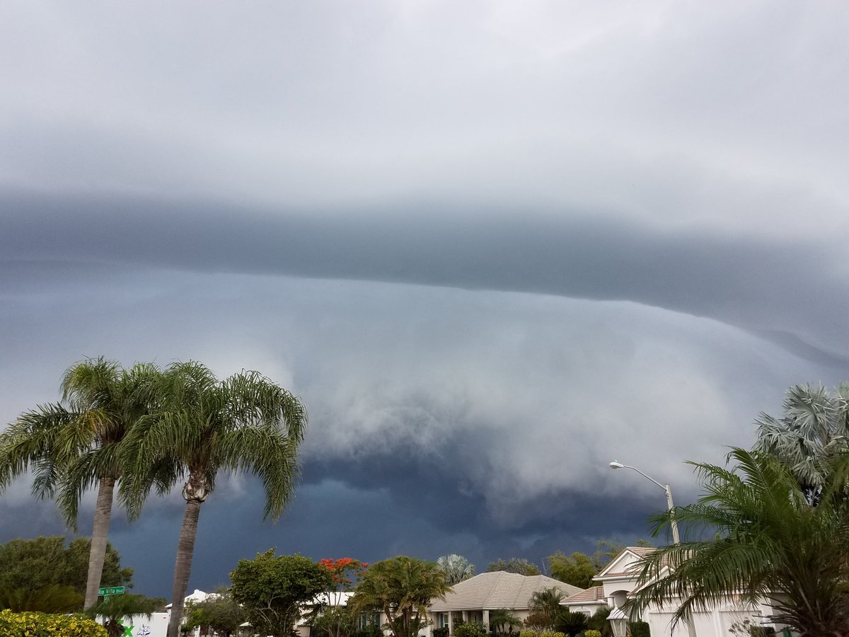 cherylcohee's tweet photo. Here it comes ... 
@StormHour @BobVanDillen #afternoonsinFL https://t.co/le7jstx6SL