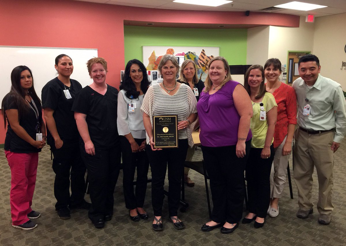 UNMHSC's tweet image. .@UNM Center for Life’s Dr. Smith recently received an educational excellence award from #UNMHospitals for #Acupuncture education &amp;amp; service!