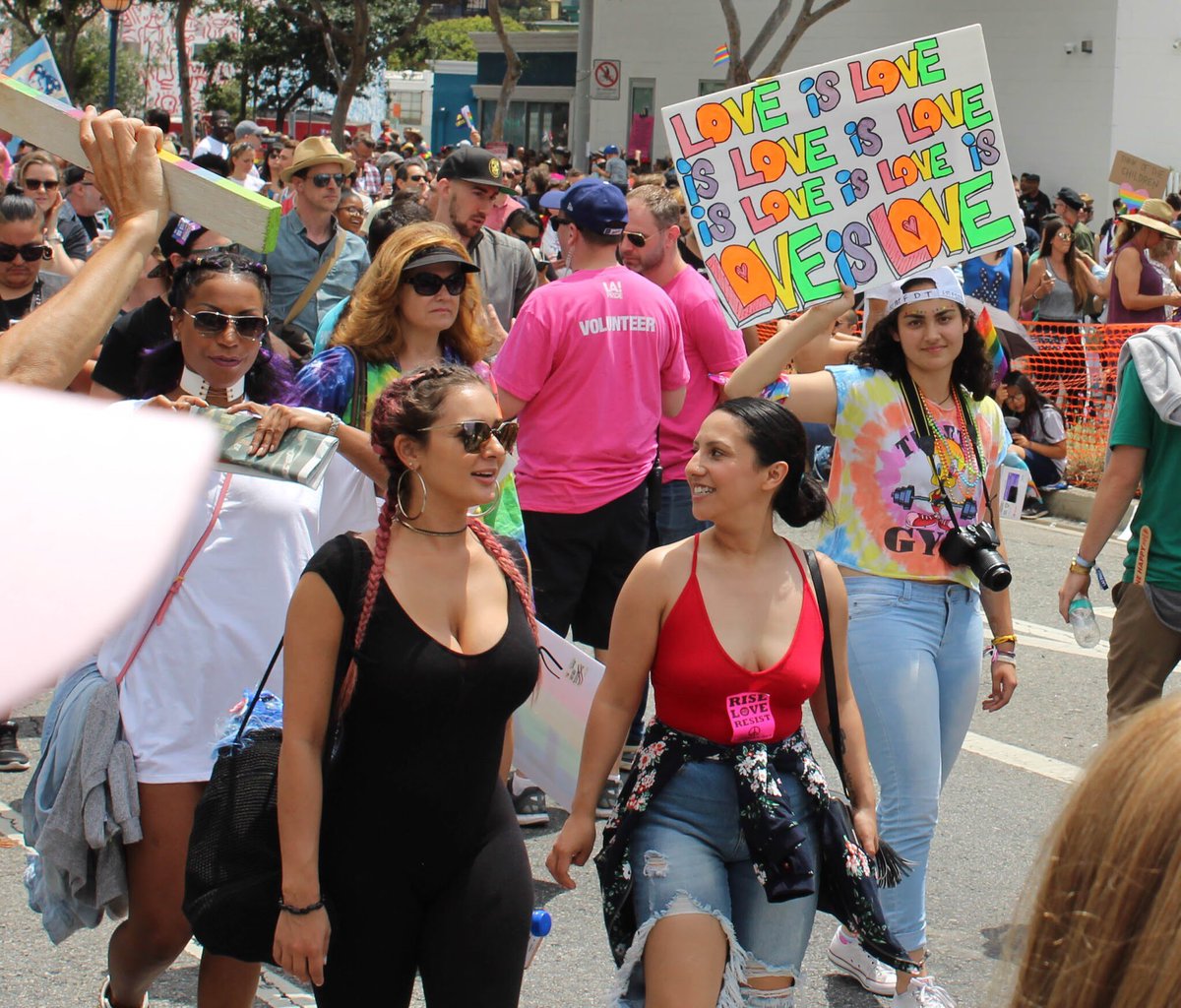 lovingweho's tweet photo. Thank you @ResistMarch for organizing such a beautiful event. #resistmarch #westandunited #pridemonth https://t.co/clstJBVhgg