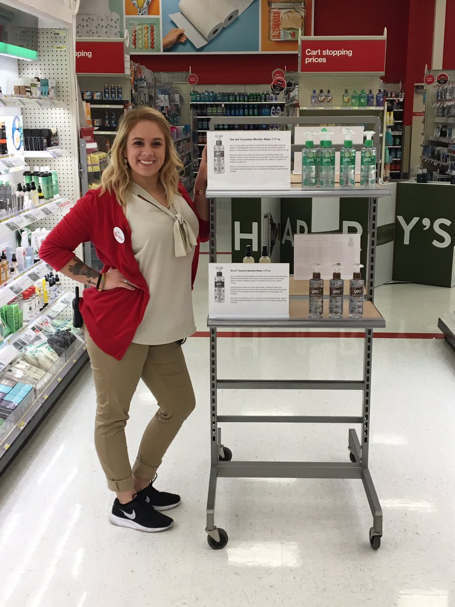 theVisualFeels's tweet photo. What's hot this summer?  Beauty Waters and Cleansing Waters.  T1060 is here to educate you on this weeks product feature. @AnthonyMcCumber https://t.co/d1dbmsAths