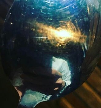 minseokanalha's tweet photo. Sehun postou a foto de uma colher e o reflexo dele nela foi o mais perto de uma selca dele q nois ja chegamo a ver após 84 anos https://t.co/YhnN3fbBrU