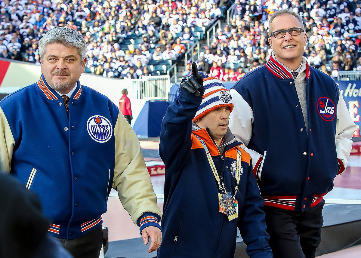Professional Hockey Athletic Trainers &amp; Society of Professional Hockey Equipment Managers honour #Oilers' Joey Moss: nhl.com/oilers/news/jo…