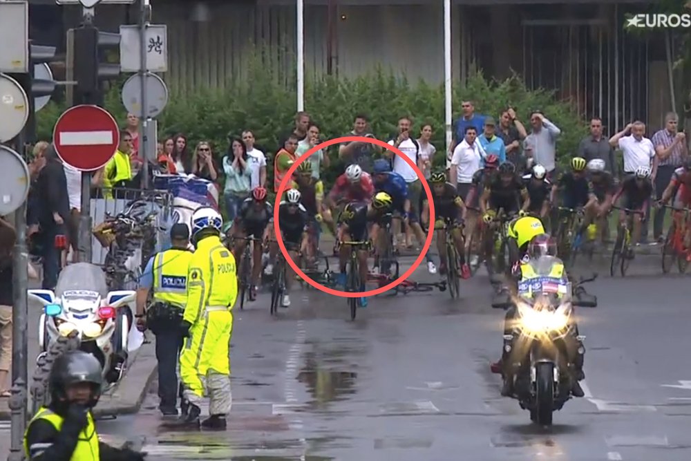 cyclingweekly's tweet photo. Watch: Italian pro bunny hops over crashed riders; still takes fifth in sprint finish | https://t.co/pHdFqe8QyG https://t.co/0xKyXrtVo5