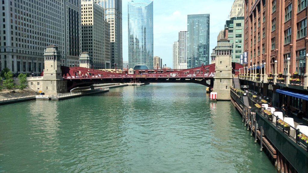 MechoSystems's tweet photo. Thank you #Chicago for hosting another great @NeoCon_Shows with our friends @humanscale and @HPDstandard! #NeoCon2017 #MechoSystems https://t.co/OsX2ppPZdJ