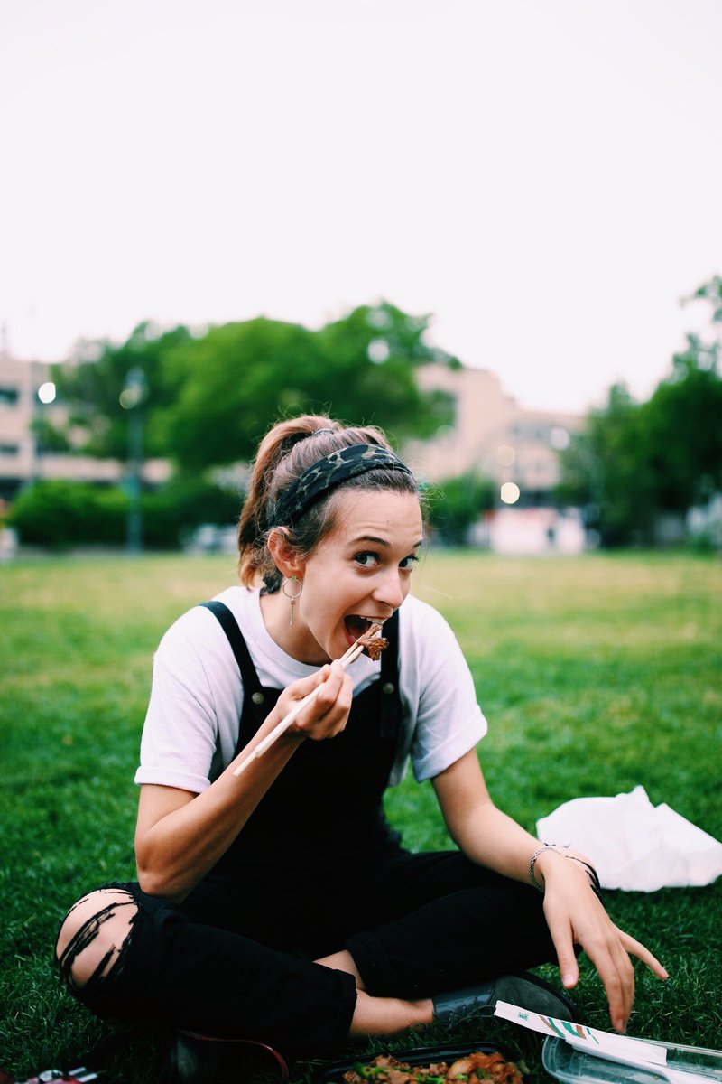 nsbruno18's tweet photo. A photo series of sam eating Thai food https://t.co/2zgcQeqIqw