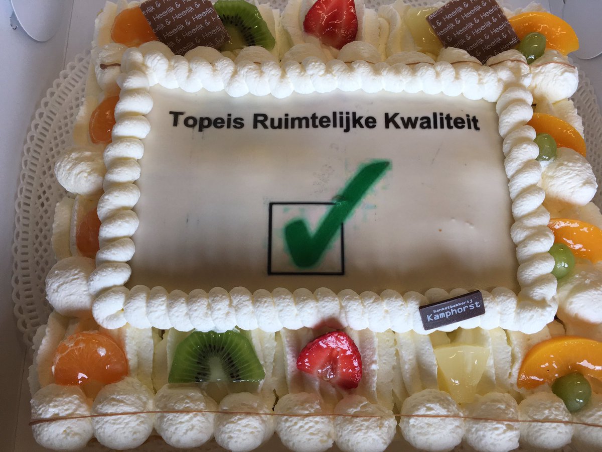 vhbinfra_dir's tweet photo. Taart voor ons team @vhbinfra Oost in Veesen-Wapenveld! Hoogste beoordeling gekregen voor ruimtelijke kwaliteit. Gefeliciteerd ! ^WTM https://t.co/nXOZCfOtqI