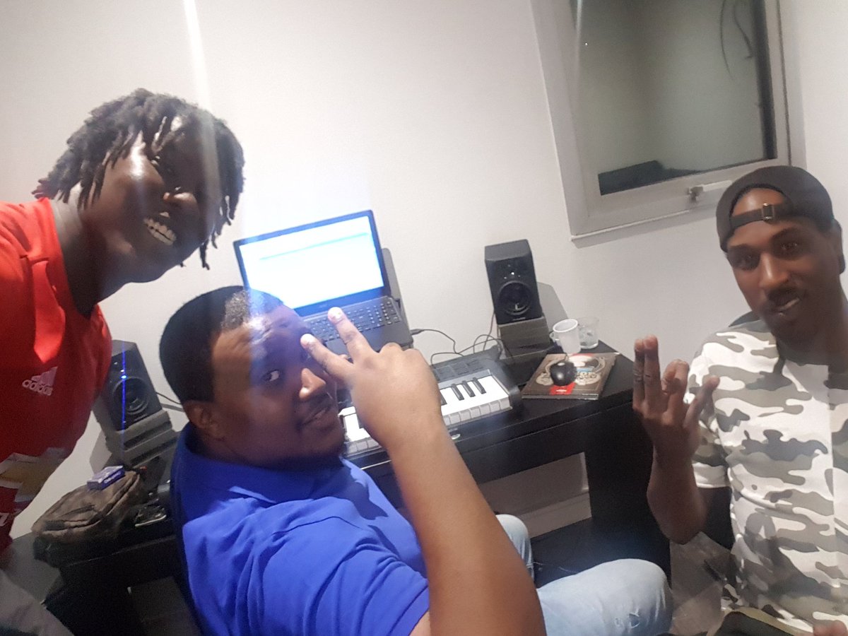Yoroglyphe's tweet photo. En live du 432 studio #beatmaking #flstudio 
@ProdMrPunisher @SygerBeatzS2 @Yoroglyphe cc @KPointOfficiel https://t.co/bAT52MvDCk