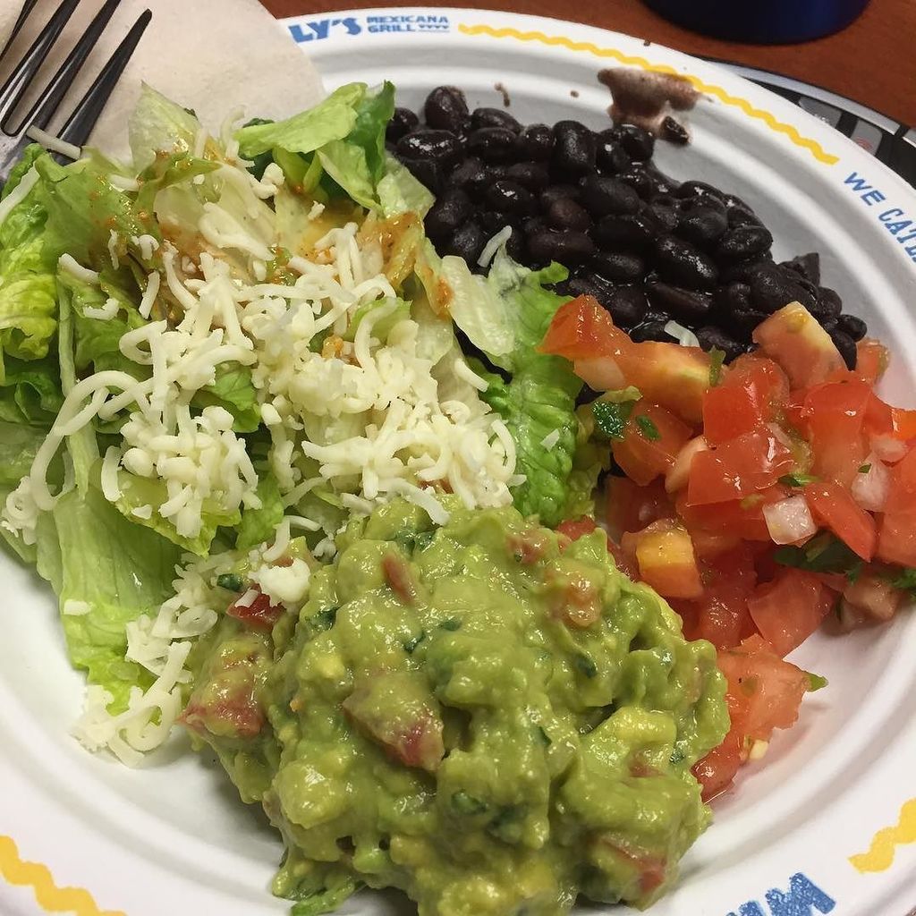 dbakez's tweet photo. When they order food at the job but you trying to live that healthy life!!! #fml #focused #itswhatever #iwantataco… https://t.co/vfeAQrRur3 https://t.co/IDvxda74Gq