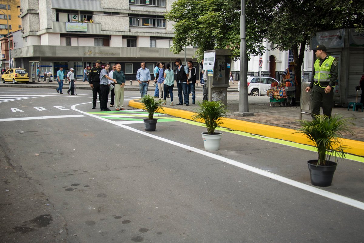 AlcaldiaBGA's tweet photo. #Fun5BGA
La Carrera 20 es más incluyente y amable con el peatón
▶️https://t.co/C2t3DcNI63 https://t.co/lh2Eur0hCu