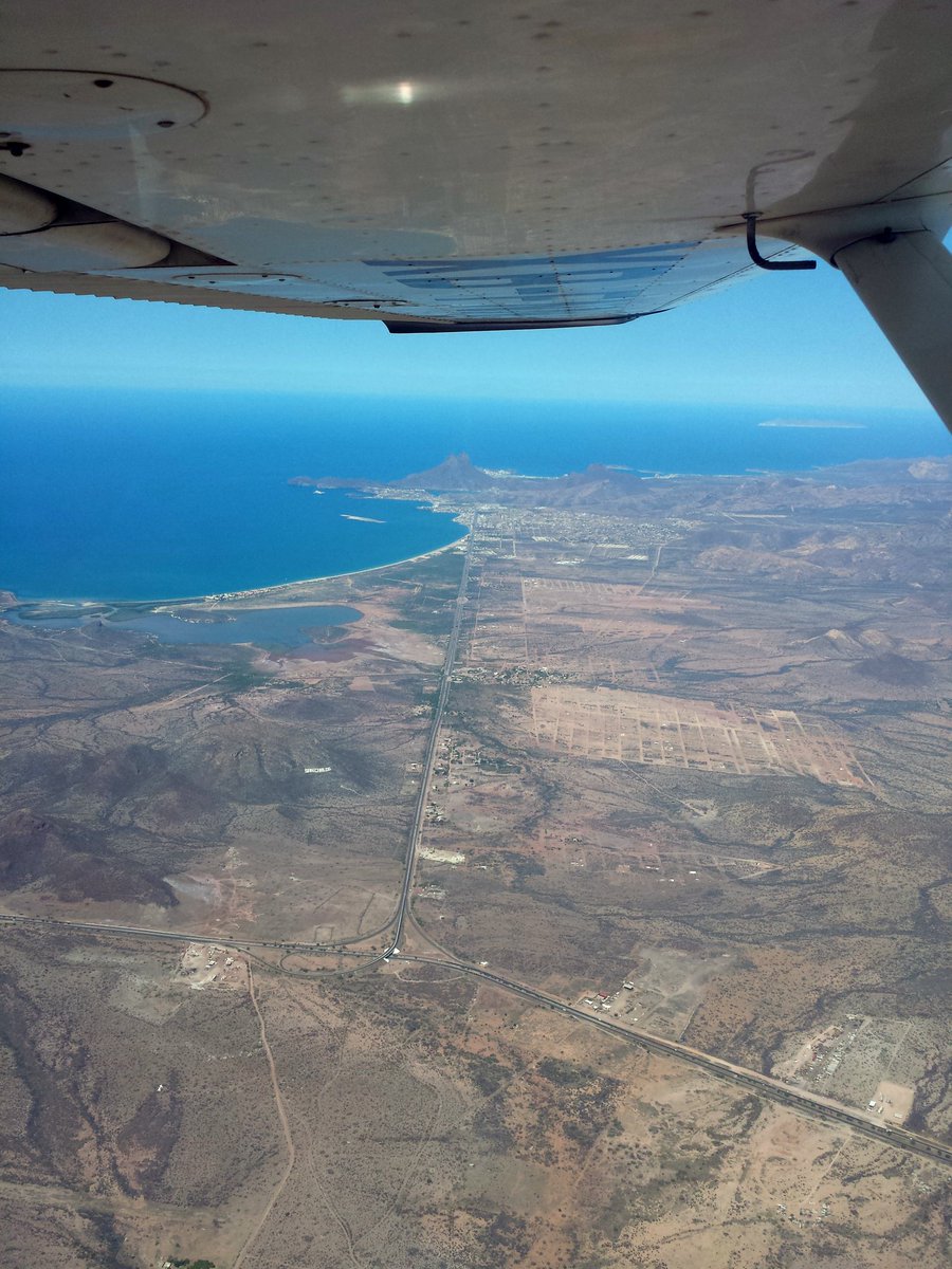 coco8aestrada's tweet photo. No todos los días se tienen vistas así desde 4,500 pies ✈👌 https://t.co/Q3A6lGT33I