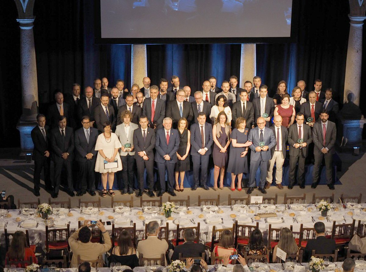 CPEIG's tweet photo. #ANoite2017 continúa despois da entrega de premios. Grazas a tod*s por compartir a maxia TIC! https://t.co/LkMcMjfCK6