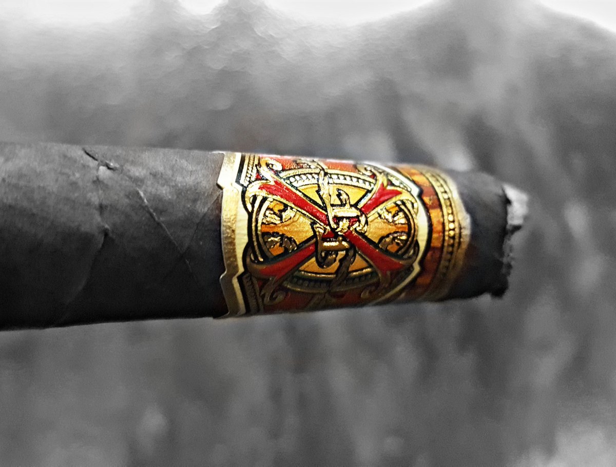 ThickAshMag's tweet photo. We always try to start the weekend with style. Enjoy yours! #NowSmoking @AFuenteCigars #OpusX #Cigar #Cigars #Smoke #ThickAshMag https://t.co/iTiesfQHIM