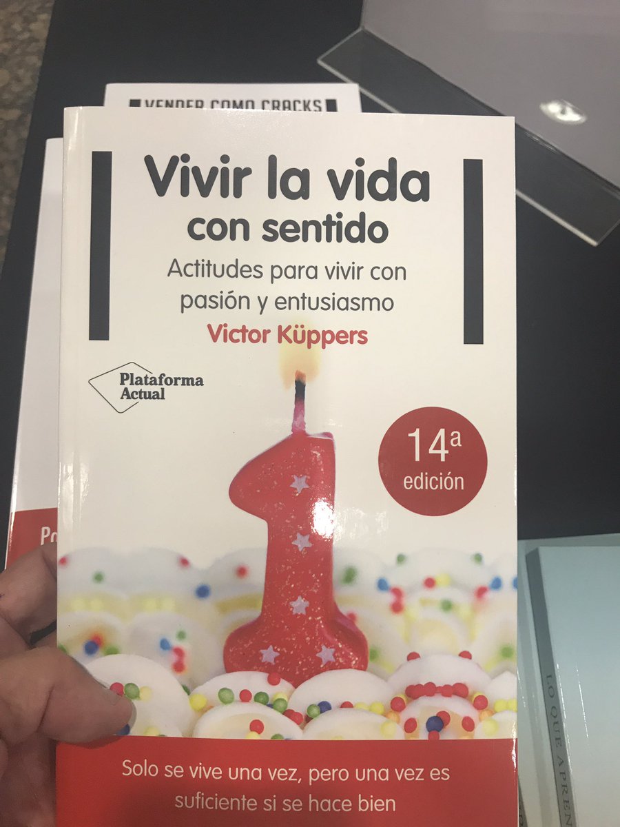 educamoscorazon's tweet photo. Gran formación en liderazgo virtuoso. Conociendo a Victor Küppers, un gran comunicador, siempre con la "bombilla encendida" https://t.co/xbvrEy0gAZ