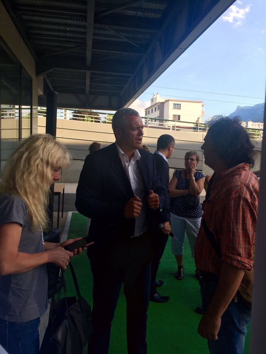 Vernissage de l'exposition organisée par Fadoua Laftimi et Dominique Seon dans une entreprise de Seyssinet-Pariset.