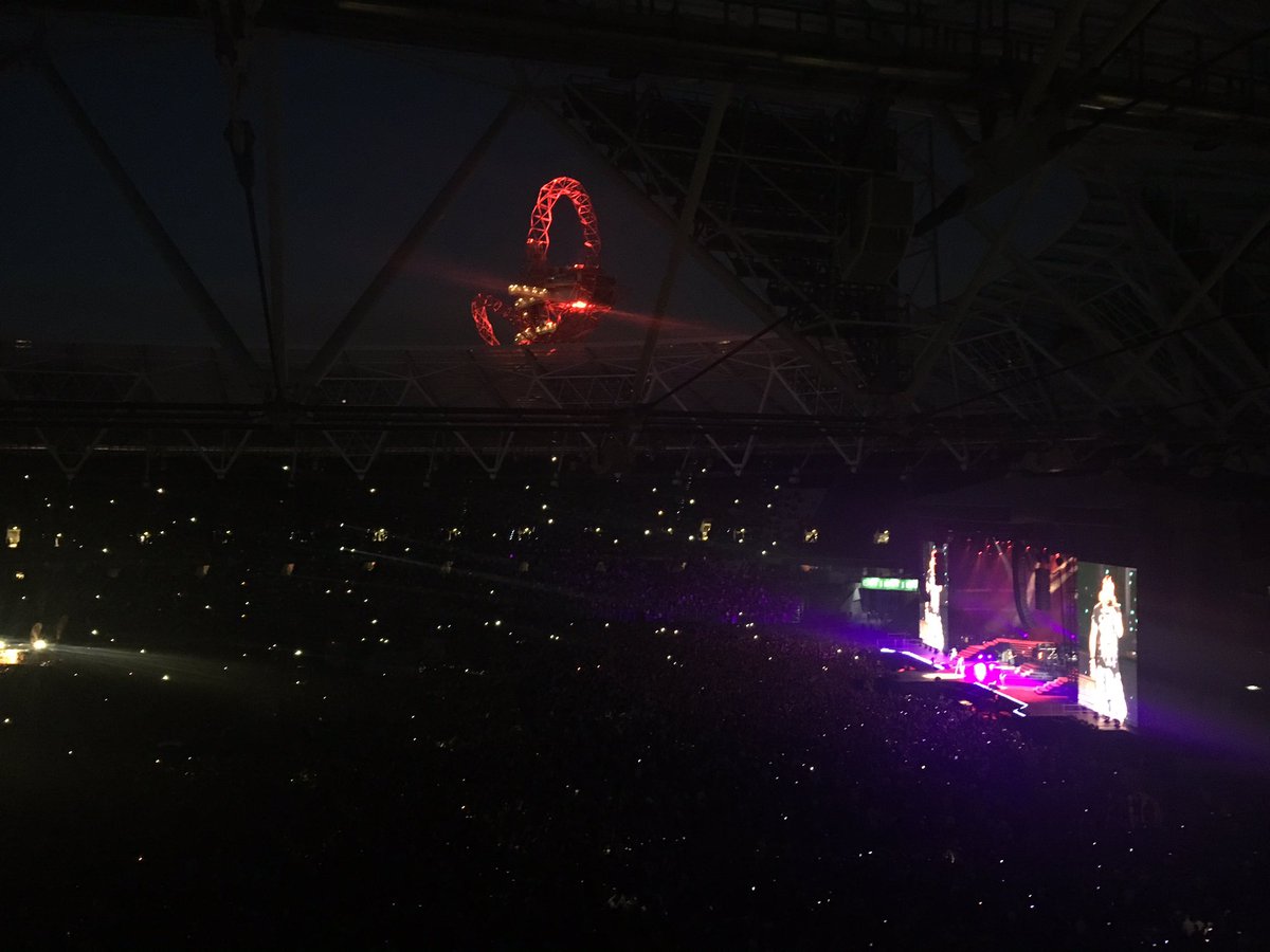 LondonStadium's tweet photo. "Black hole sun, won't you come, wash away the rain..." a touching tribute from @gunsnroses to the late, great Chris Cornell. RIP. https://t.co/Wv3MYtZtrl