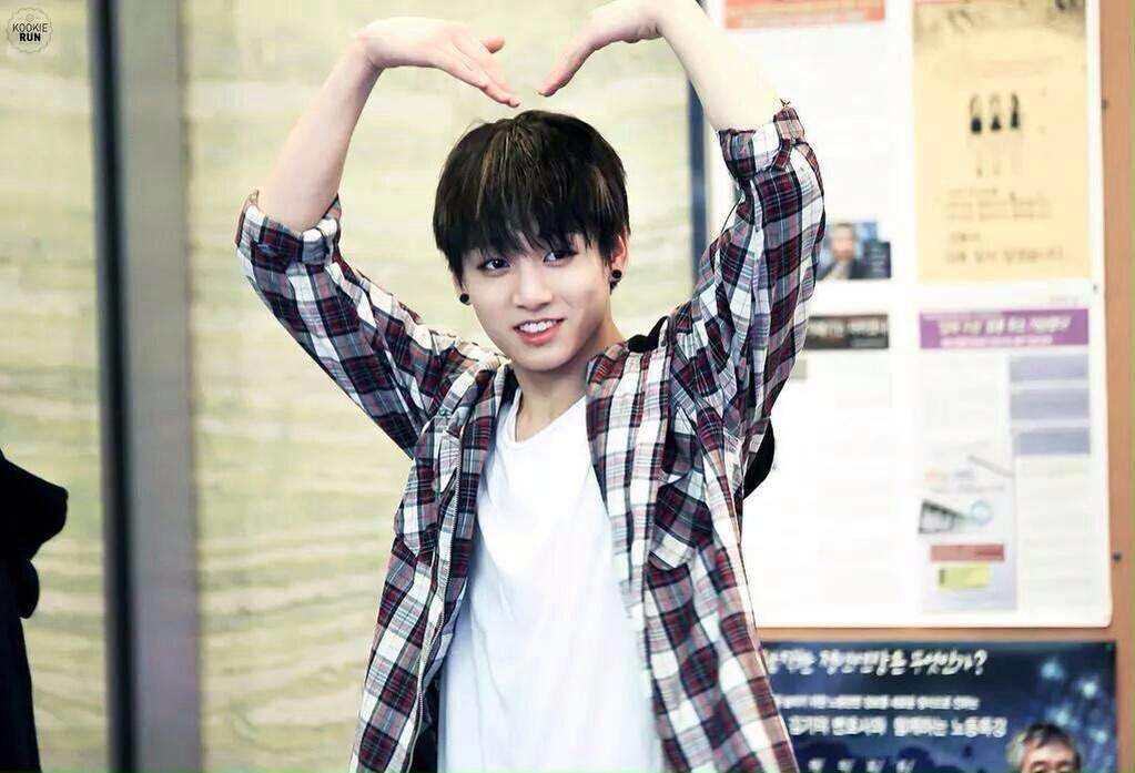 BtsCzech's tweet photo. Miluji BTS❤❤❤❤ https://t.co/cHSoPjqweS
