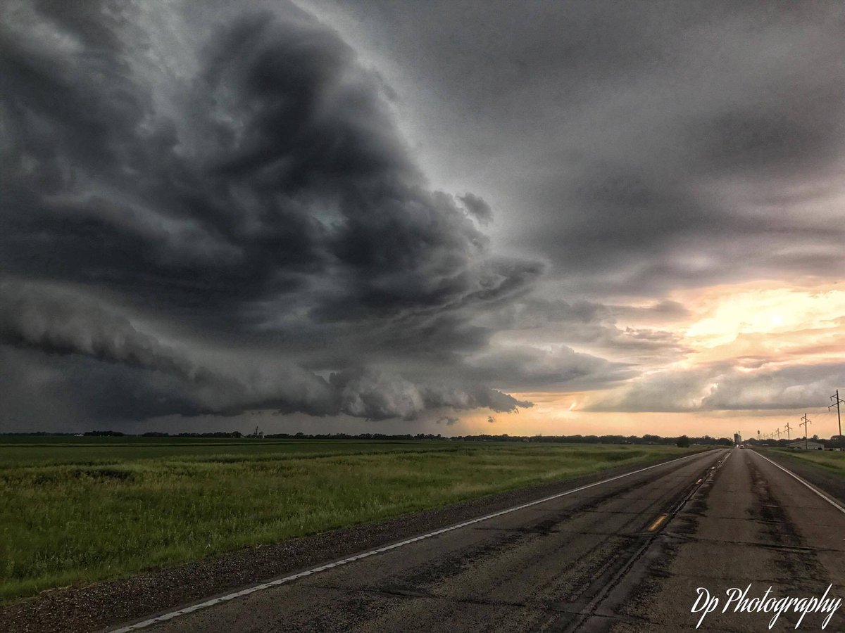 mark_tarello's tweet photo. WOW! Angry clouds and storm seen this afternoon from Minnesota Lake, MN. Photo courtesy of David Paal. #MNwx https://t.co/N2fan3ZMPg