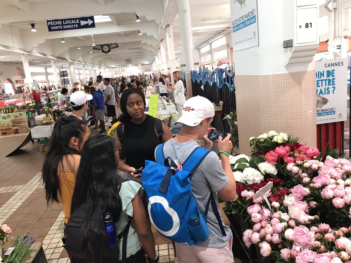 medcoast2017's tweet photo. We got a chance to stop into the local market in Cannes! Best fruit we've ever tasted! @FriscoHHSCoyote @IHSFrisco https://t.co/buFLdtM69o