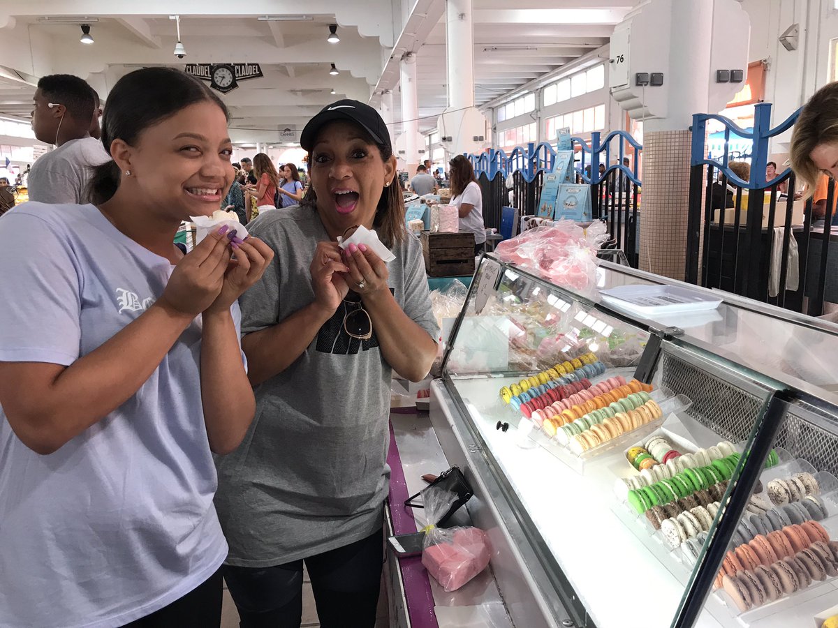 medcoast2017's tweet photo. We got a chance to stop into the local market in Cannes! Best fruit we've ever tasted! @FriscoHHSCoyote @IHSFrisco https://t.co/buFLdtM69o