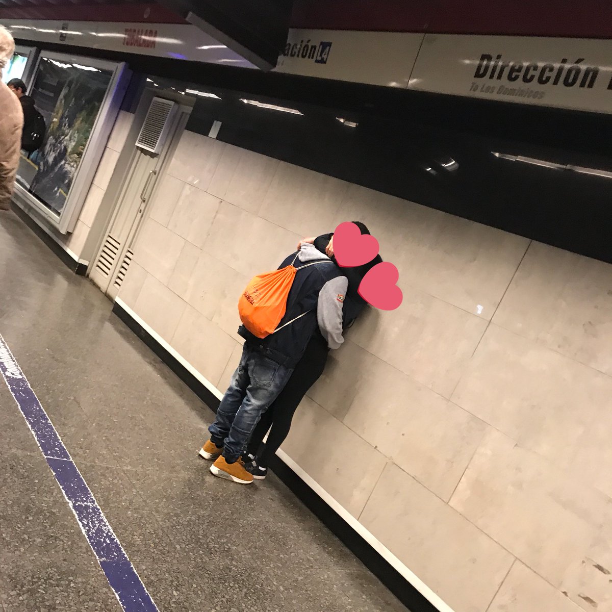 No tengo nada en contra de los hetero, de hecho tengo muchos amigos hetero, pero deberían ser más respetuosos y hacer eso en privado.