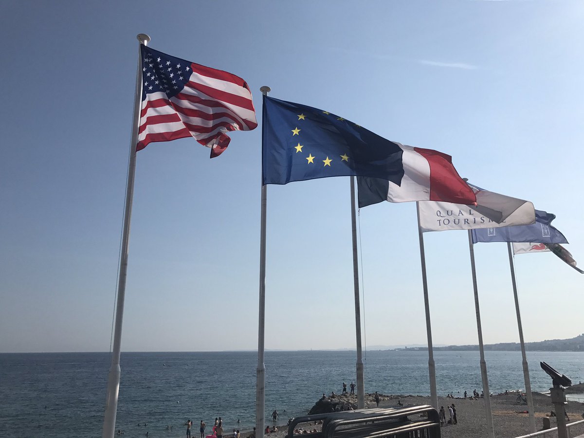 medcoast2017's tweet photo. Nice, France has some crystal blue water, exquisite architecture, &amp; phenomenal cafés!!! @FriscoHHSCoyote @IHSFrisco https://t.co/u2m3wSvBDZ