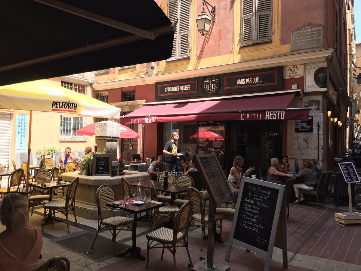 medcoast2017's tweet photo. Nice, France has some crystal blue water, exquisite architecture, &amp; phenomenal cafés!!! @FriscoHHSCoyote @IHSFrisco https://t.co/u2m3wSvBDZ