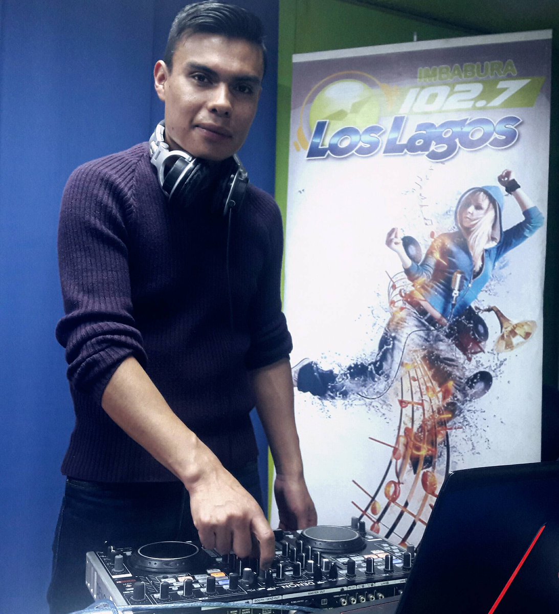 radioloslagosfm's tweet photo. En #LaBuseta esta con nosotros #DjLectronic en la cabina de #RadioLosLagos estamos transmitiendo en vivo a través de nuestro Facebook https://t.co/1Nccc99fYG