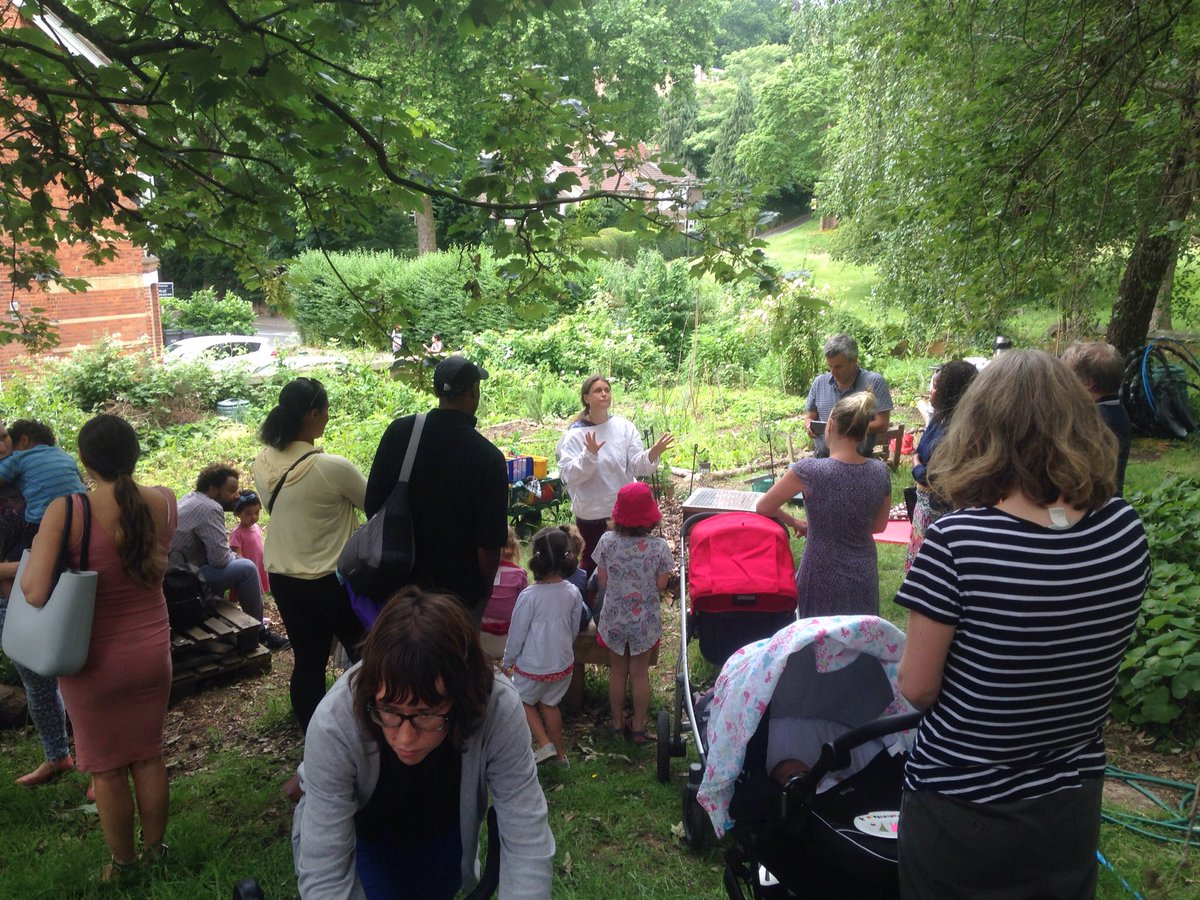 So many smalls &amp; parents introduced to the <a href="/CrystalPalaceTT/">Crystal Palace TT</a> bee hives today by Sabine &amp; Mark! Next working party Weds 12-2.30 <a href="/StJohnsSE19/">St John the Evangelist, Upper Norwood</a>