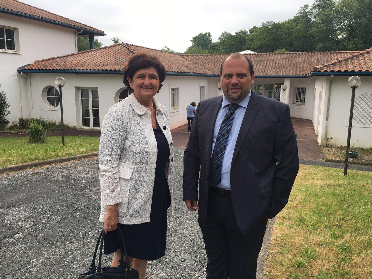 c_capdevielle's tweet photo. #circo6405  3 bonnes raisons de voter pour @c_capdevielle et @BrunoVignes : sincérité, pugnacité, diversité https://t.co/PPSWGMf64r