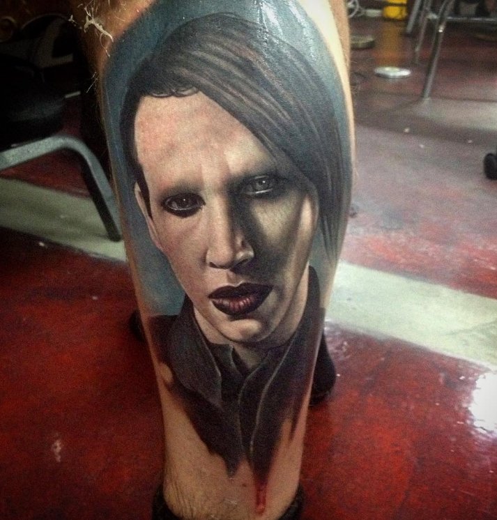 #tattoodotcom #inkoftheday by Teneile Napoli
#marilynmanson #marilynmansontattoo #portraittattoo #tattooing #inked
tattoo.com