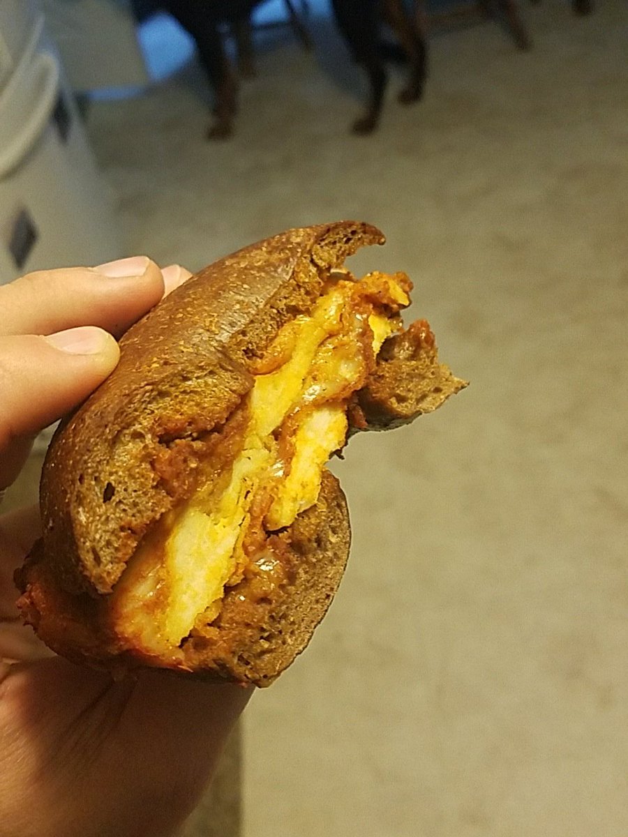 oisen25's tweet photo. Today @vballgirl8711 picked up bagel sandwiches from willies for our #uticarestaurantweek dinner! #chickenparmyoutastesogood https://t.co/zfIDwDkUS4