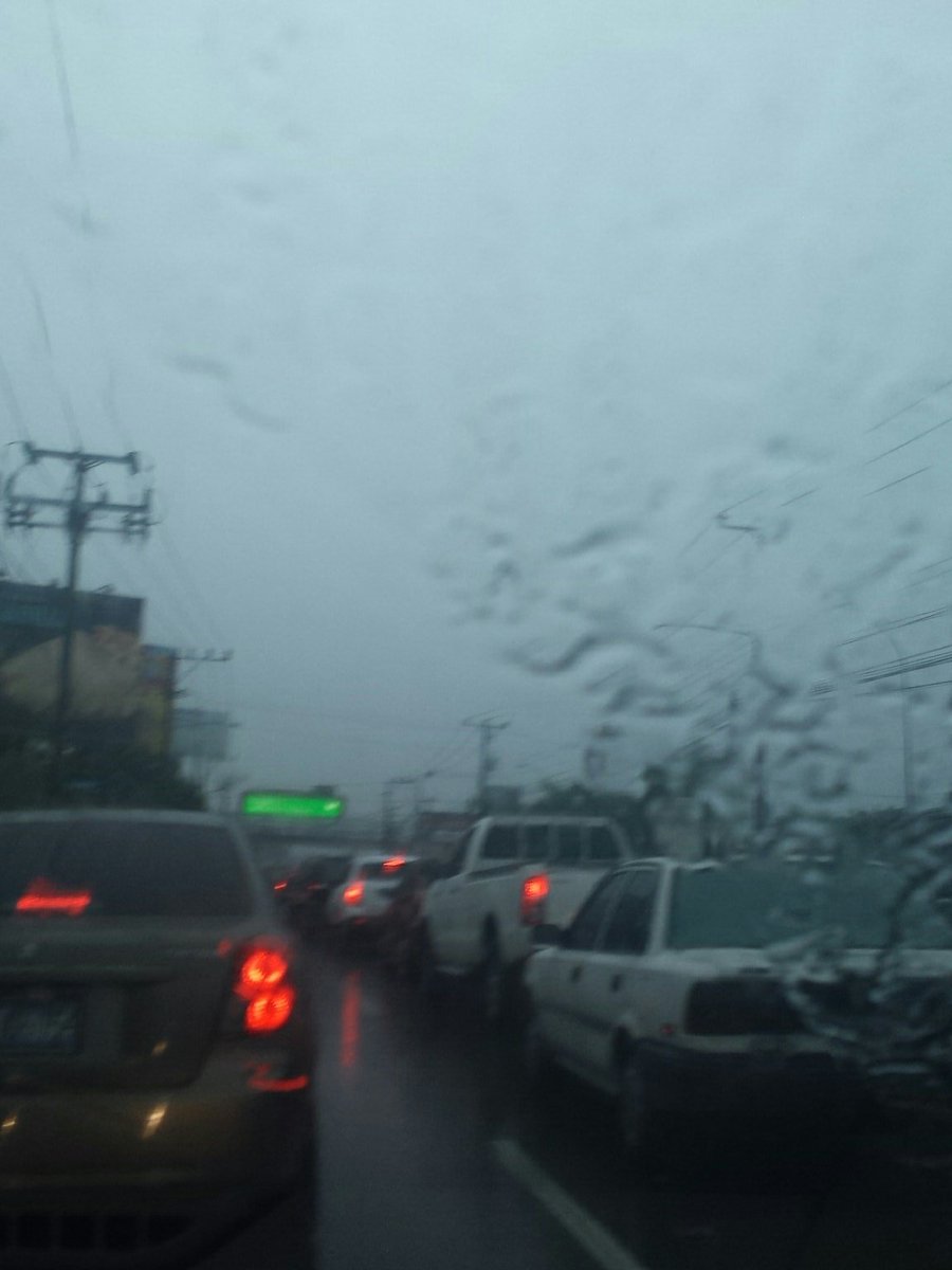 mafer301's tweet photo. @alertux tráfico pesado, panamericana a la altura C.C las Cascadas https://t.co/TujcvLM8Nr