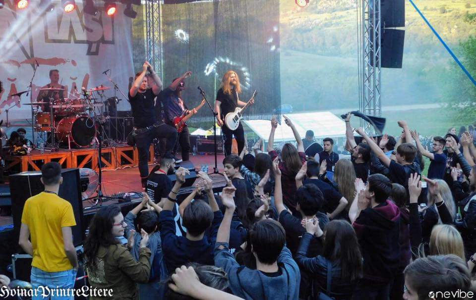 We're back with bang! Super energised from the mental peeps in Romania, much love to Iasi #rockiniasi #tour #festival #romaniafans