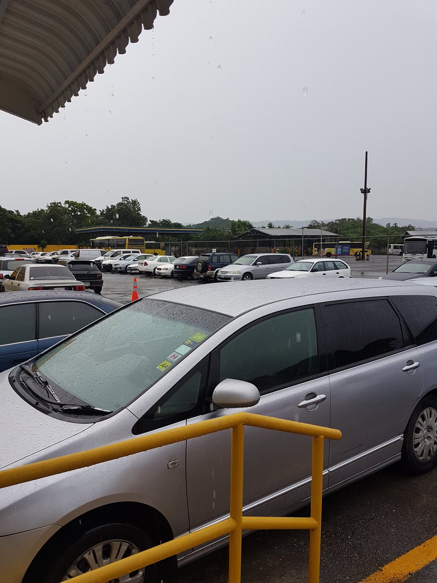 jutcltd's tweet photo. It's raining here in Spanish Town(not heavily). Brace for impact later. Expect delays in your commute. #Expecttraffic #Rain https://t.co/WfV7XM0RBe