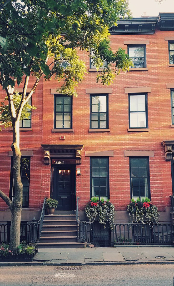 Port_Entry_Blog's tweet photo. Les evito foto del día de hoy en #NYC (🌧️😑)
Pero les dejo esta de la linda arquitectura que pueden ver en Brooklyn Heights.
#InstagramAlert https://t.co/mONjyPpxIX