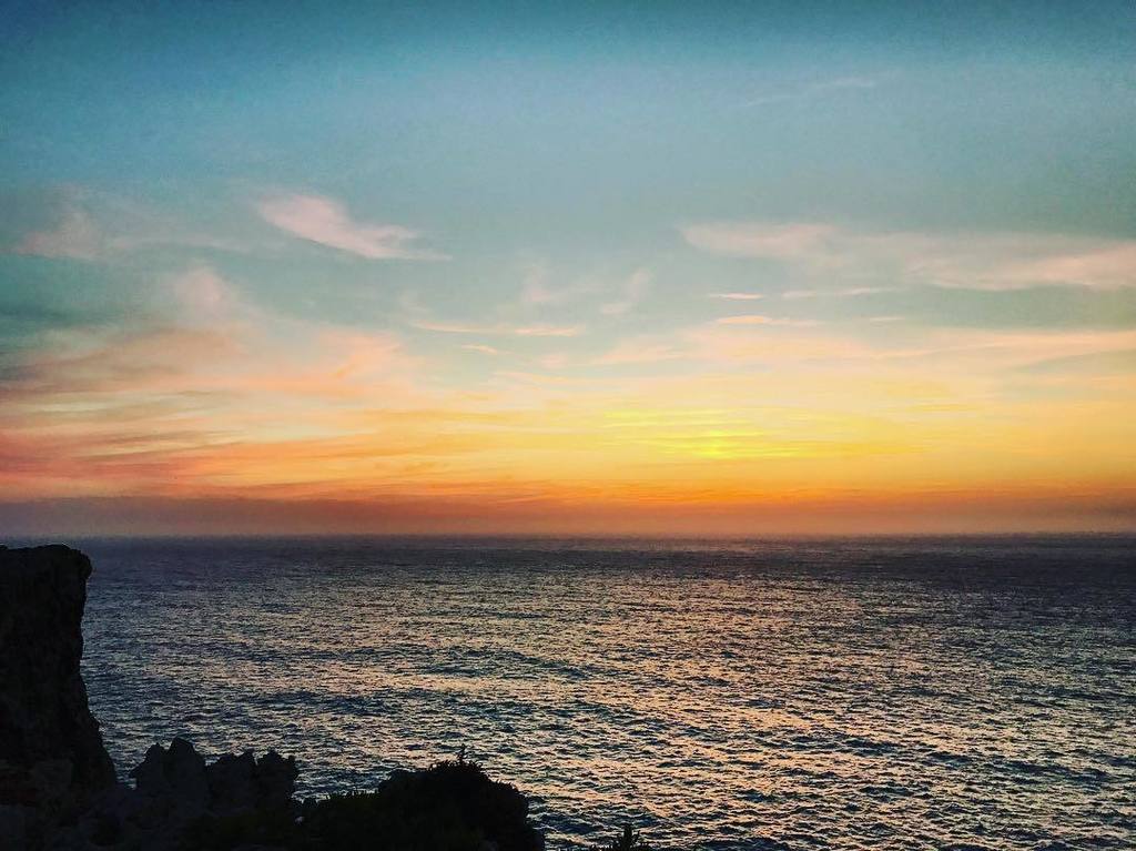 2BLOCALapp's tweet photo. Sundowner on the cliffs of Sagres #steepcliffs #sundowner #sagres #portugal #oceanview #sunset #beautifulcolors #cโฆ https://t.co/mRp4JqQErz https://t.co/n0dfcpSmot