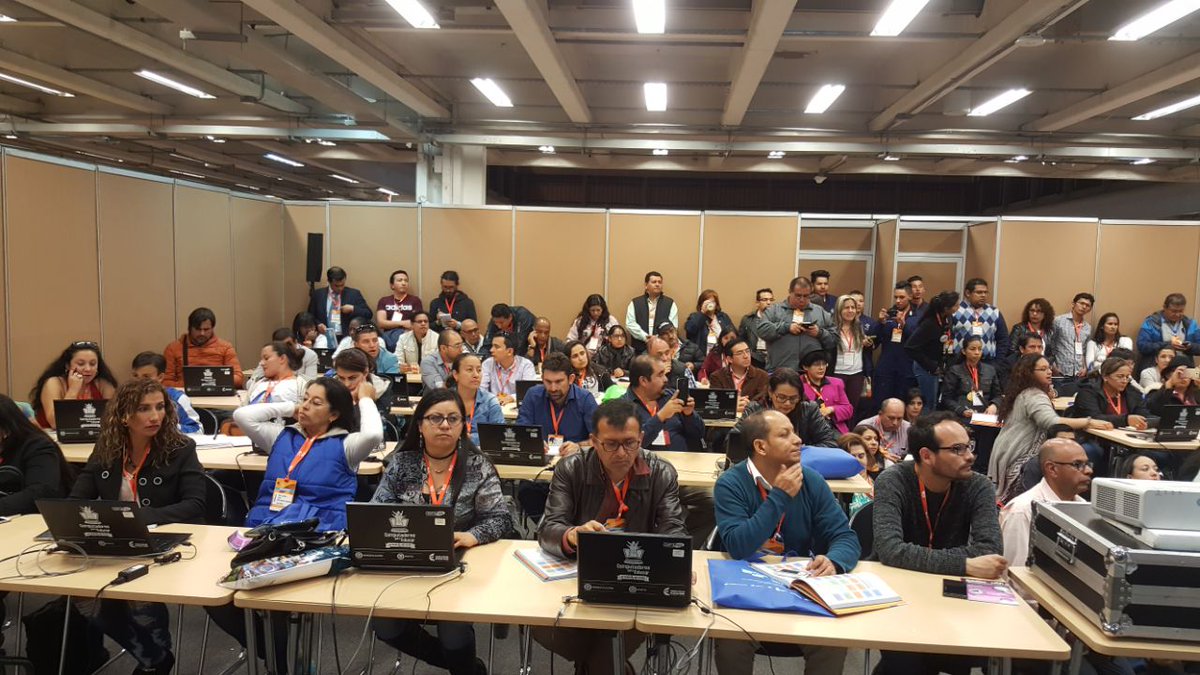 InnovumC's tweet photo. Más de 1500 maestros asistieron a nuestros talleres del #LaboratorioSTEAM de las Américas, Colectivo Educativo Innovum #VEColombia2017 https://t.co/QhAHxnCHej