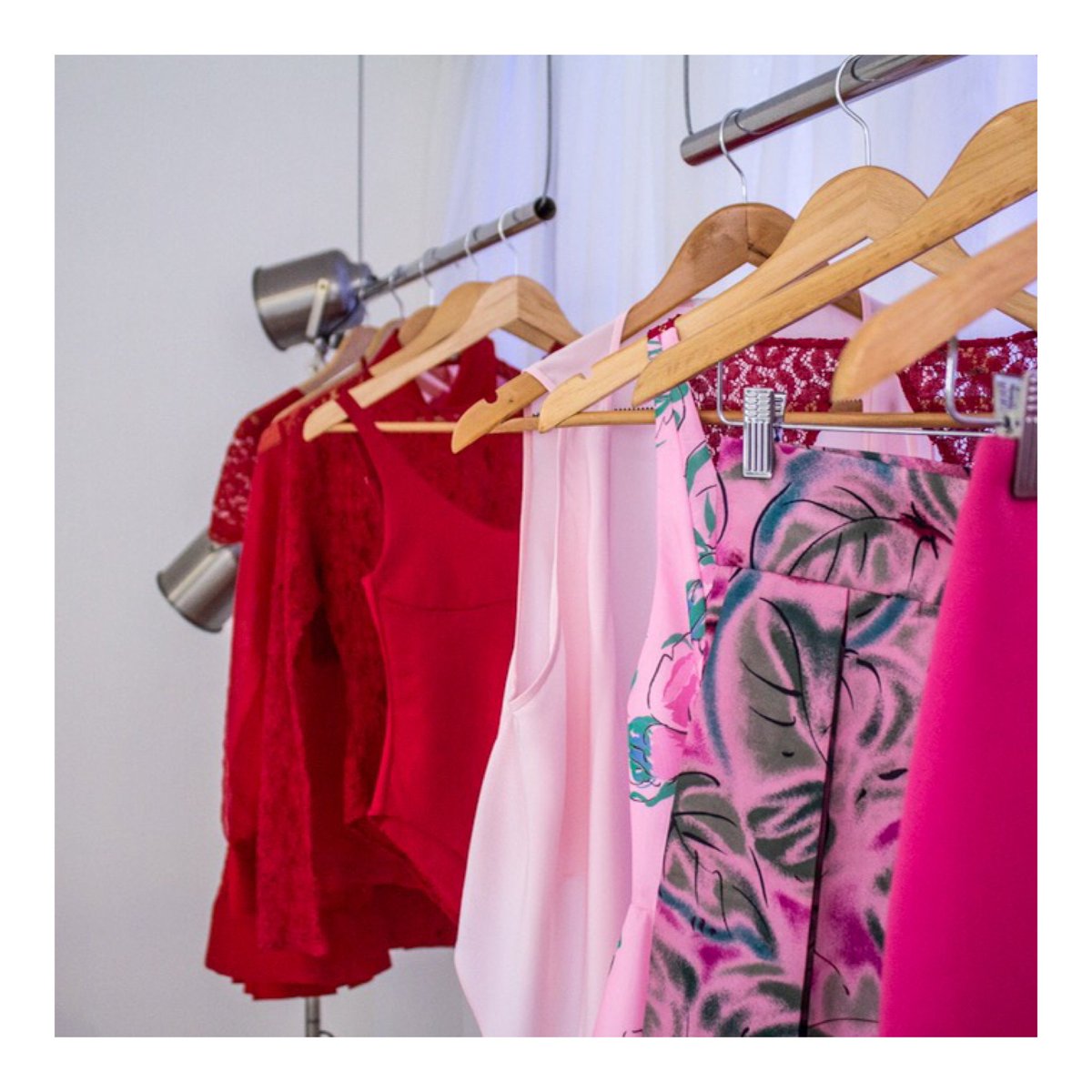 NabelMartins's tweet photo. In line all our vibrant hues >> Nuestros #NMSpots en nuestro instragram @NabelMartins #NMLook #ColourfulVibes https://t.co/QOQ5Ll3MQd
