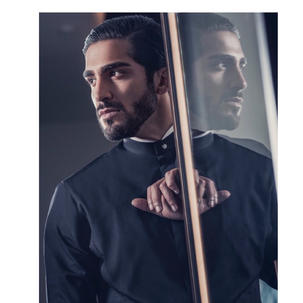 HatemAlakeel's tweet photo. "BLACK &amp; WHITE REFLECTIONS" #eidcollection2017 #collectiongris #tobyclassicthobe  #ثوب_العيد #رجالي #كلاسيكيً #newmenscollection https://t.co/y7UR2S0c5w