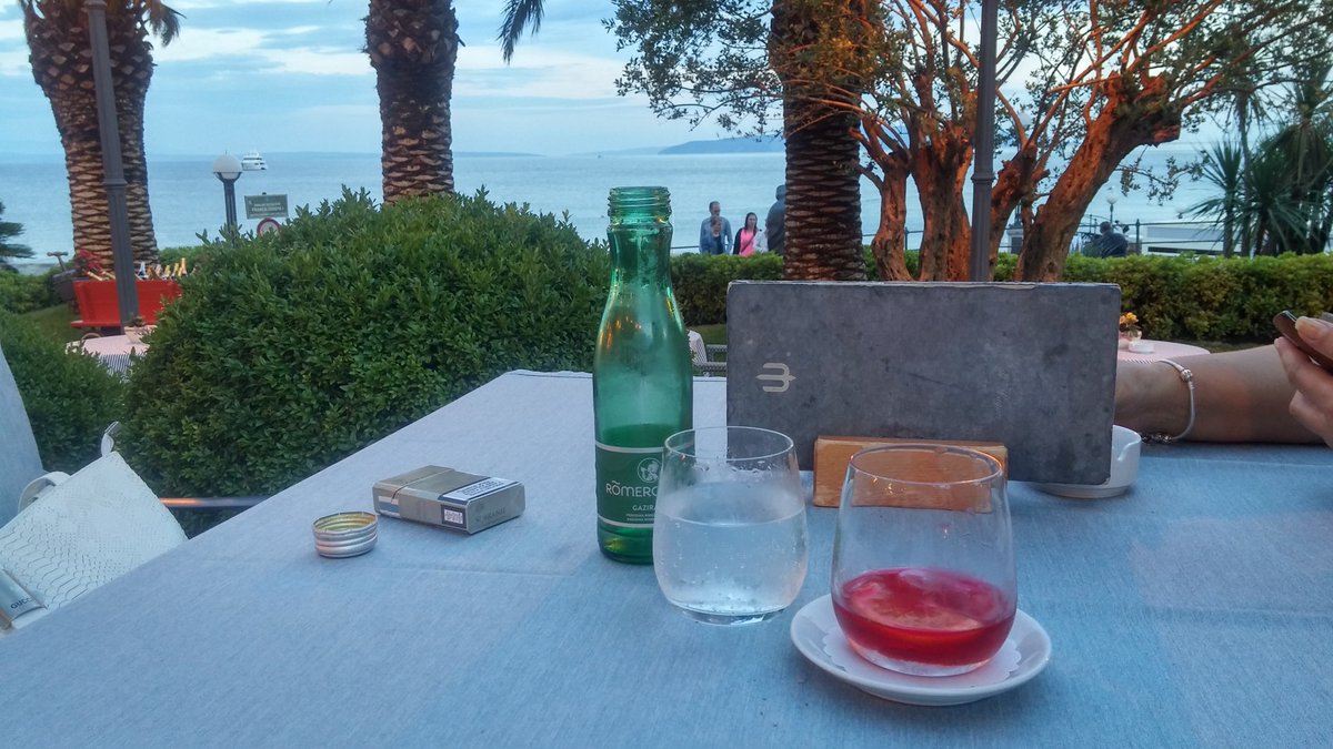 fximperija's tweet photo. Some #RedBitter hedonism https://t.co/Gs6iBKn2XG
