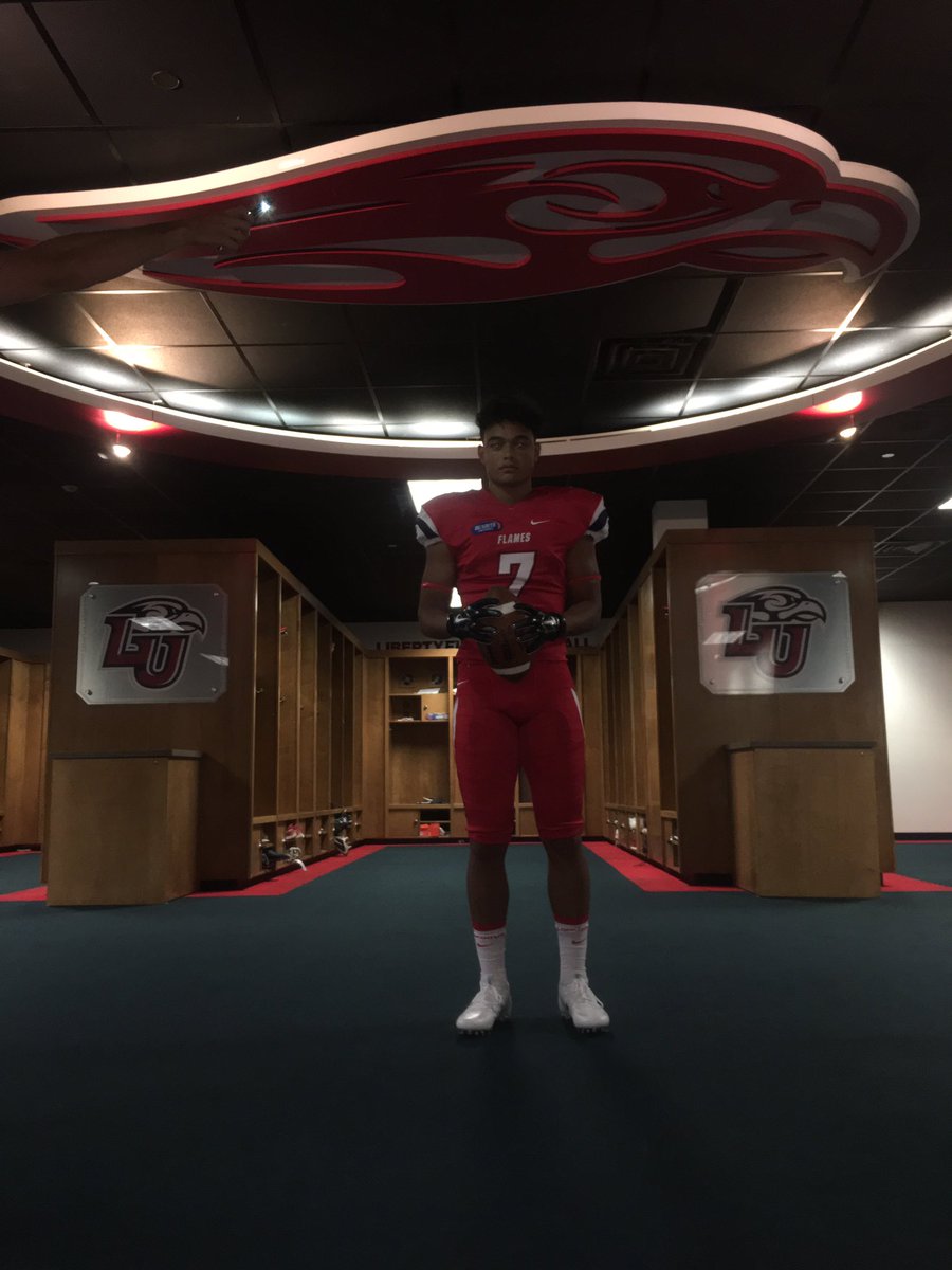 seanqueen7's tweet photo. Very grateful and thankful to say that I am committed to Liberty University! Thank you Lord! @ELCAFootball @RecruitGeorgia @Rivals https://t.co/GYl5wSgll2