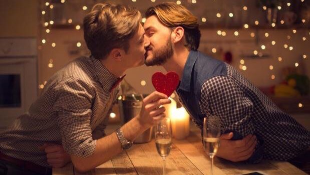 IgualdadLGBT's tweet photo. El amor cuando es de verdad siempre triunfa. Y nunca entiende de género, raza y edad #LoveIsLove https://t.co/d3CiGINUFS