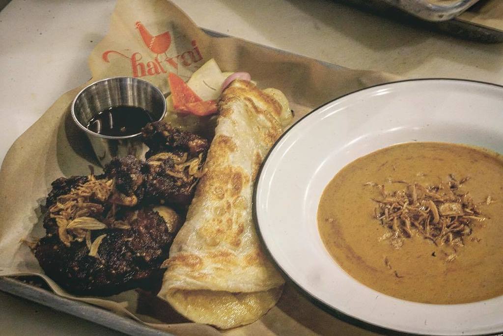 hatyaipdx's tweet photo. This cloudy day called for coriander fried chicken, roti and Malayu style curry aka #1 .
.
.
.
.
.
#thaifood #pdxe… https://t.co/vo4wDNfbby https://t.co/assmG6Rcaw