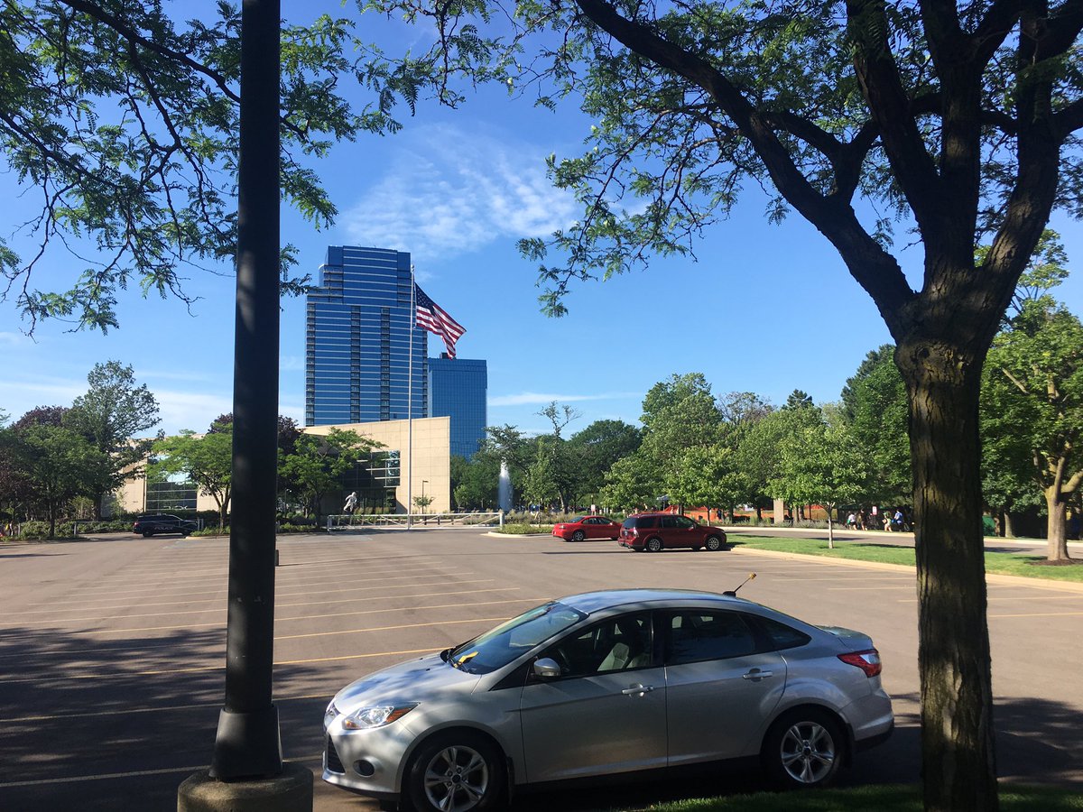 diaghilev's tweet photo. Movies in the Park brings thousands of visitors to Downtown Grand Rapids, on a beautiful summer night. Gerald R. Ford be like... #nope https://t.co/cuZIBAiNTe