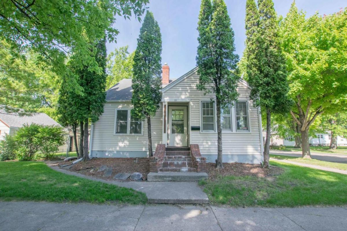 LisaSpicer162's tweet photo. I am looking for a buyer on 321 N 15TH ST #Gr... https://t.co/AOBISwRxnw Century 21 Red River Realty https://t.co/mNrKqiIzbJ https://t.co/ajAnhwxjRl