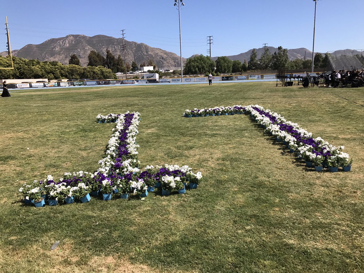 OxnardUnion's tweet photo. Getting ready for @achs_scorpions @CamPtsa graduation #achsclassof2017 @proudouhsdsupt https://t.co/nvkeXv5Ate