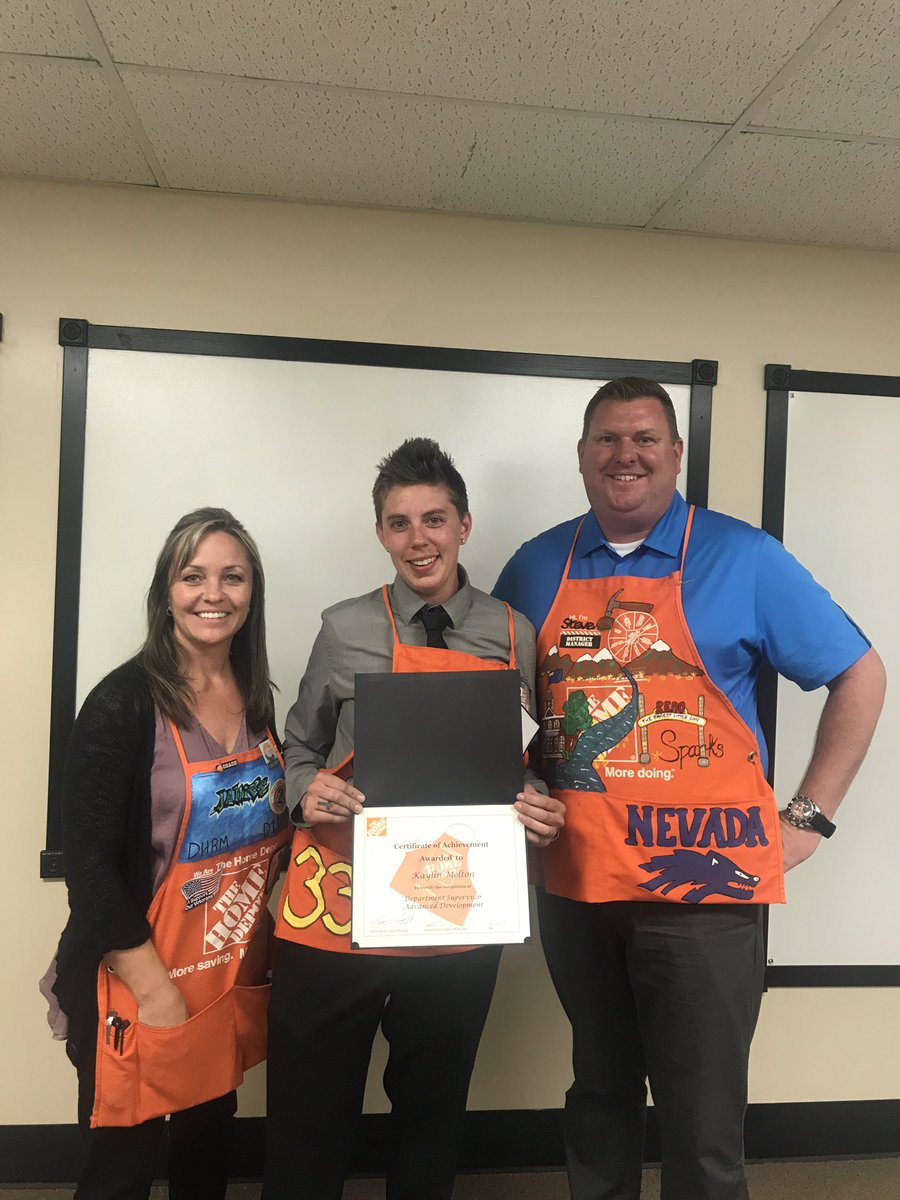 KayMelton17's tweet photo. Today I graduated advanced development from a company I could not be more proud to work for. #3313dreamteam @Alan_3313 @THD_SteveMitch https://t.co/oyNCt9ZqAx